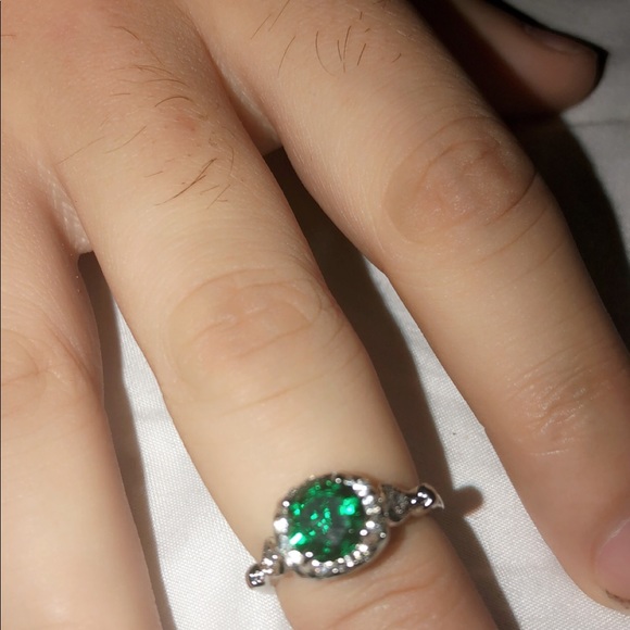 EMERALD & CRYSTAL PROMISE RING - Picture 2 of 8